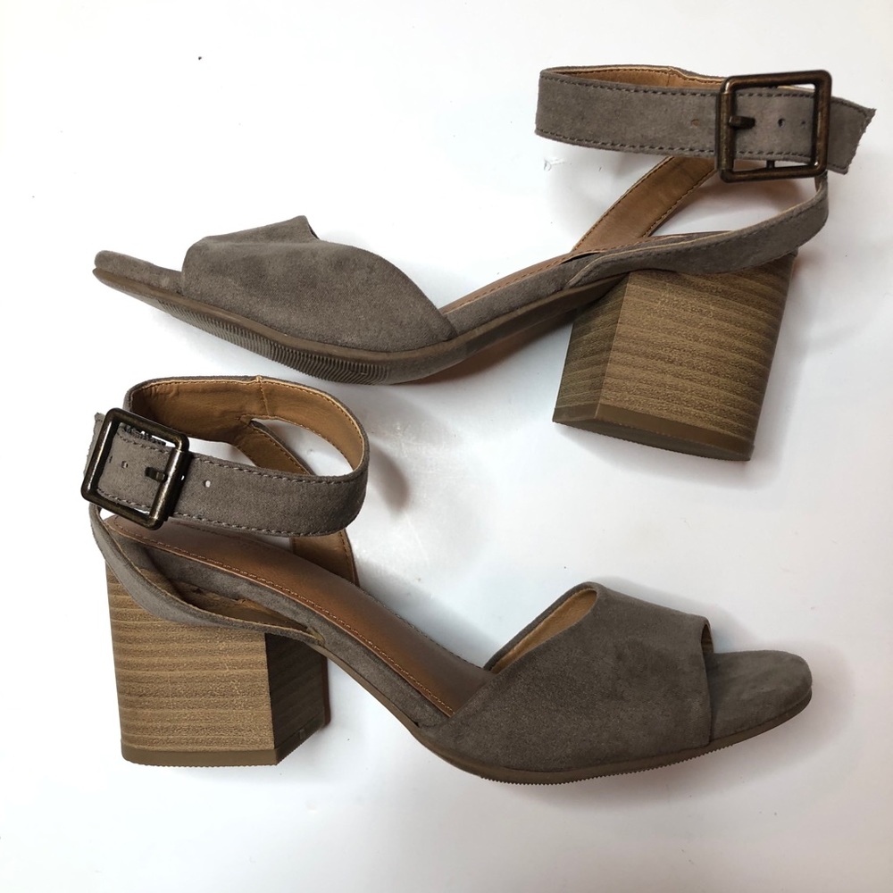 Universal Thread Block Heel Sandals Size 7 1/2